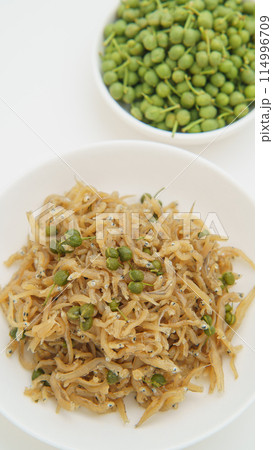 ちりめん山椒と材料の実山椒 114996709