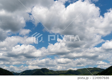 青い空と白い雲 青い空と白い雲 114997686