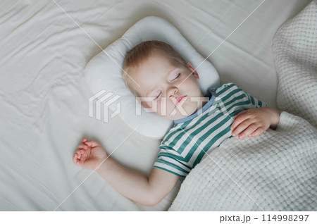 Toddler boy sleeping close-up on bed. Health care concept 114998297