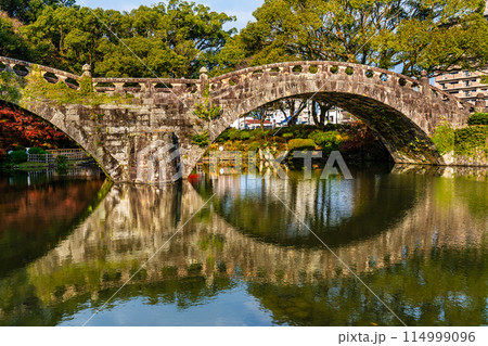 諫早公園（眼鏡橋）の紅葉　【長崎県諫早市】 114999096