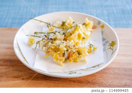 ニセアカシアの天ぷら 114999485