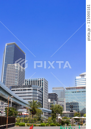 ゆりかもめと竹芝の街並み 115000181