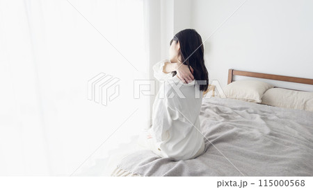 乾燥肌で悩む女性 115000568