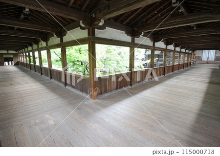 京都　清凉寺　渡り廊下の内部 115000718