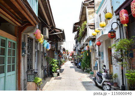 台湾の南部　台南の神農街 115000840