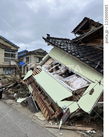 能登半島地震の被災地(石川県穴水町) 115000985