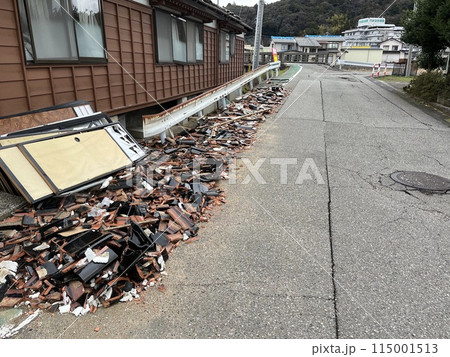 能登半島地震の被災地(石川県穴水町) 115001513