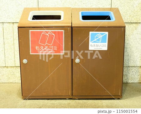 建物に設置されたゴミ箱 建物に設置されたゴミ箱 115001554