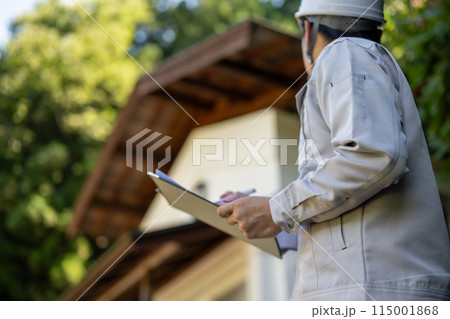 作業着の男性 / 建設や工事関連 作業着の男性 / 建設や工事関連 115001868