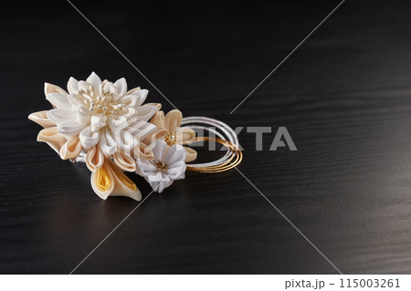 つまみ細工のアクセサリー 115003261