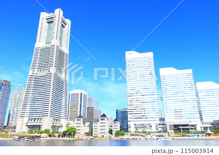 神奈川県横浜市、横浜ランドマークタワーとその周辺の風景 115003914