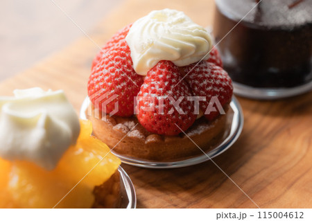 美味しそうな小さいケーキ 美味しそうな小さいケーキ 115004612