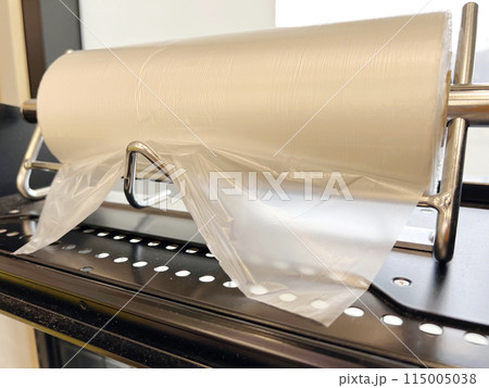 スーパーのビニール袋のロール 115005038