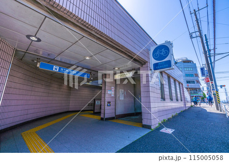 日本の横浜都市景観 横浜市営地下鉄 踊場駅出入口1などを望む…＝5月10日 115005058