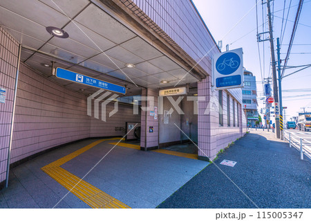 日本の横浜都市景観 横浜市営地下鉄 踊場駅出入口1などを望む…＝5月10日 115005347