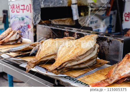 チャガルチ市場 屋台 焼き魚 チャガルチ市場 屋台 焼き魚 115005375