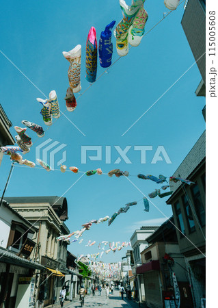 川越市鯉のぼりのある大正ロマン通り 115005608