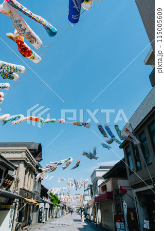 川越市鯉のぼりのある大正ロマン通り 115005609