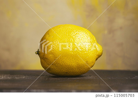 fresh lemon on wooden table 115005703