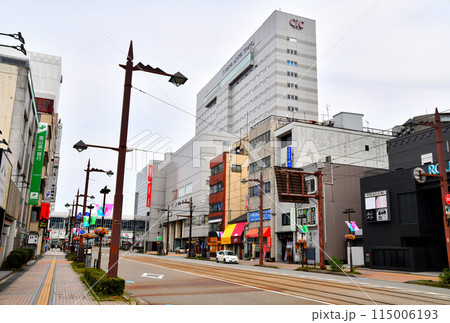 富山市新富町/すずかけ通りより富山駅方面を望む(富山県富山市)【2024.4】 富山市新富町/すずかけ通りより富山駅方面を望む(富山県富山市)【2024.4】 115006193