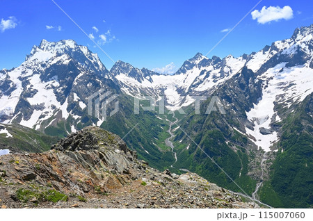 Beautiful landscape with mountains covered with snow 115007060