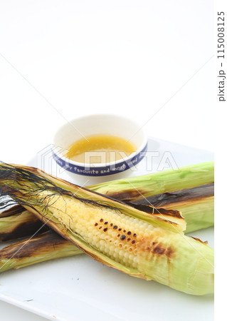 ヤングコーンの丸焼きアップ 115008125