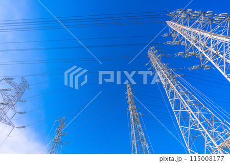 日本の電力都市景観　日本のエネルギー、光と影…。鉄塔と無数の送電線。新たな明日へ… 115008177