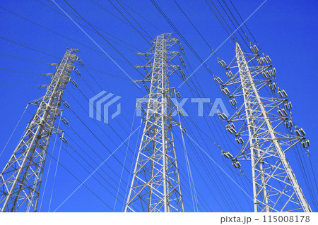 日本の電力都市景観　日本のエネルギー、光と影…。鉄塔と無数の送電線。新たな明日へ… 115008178