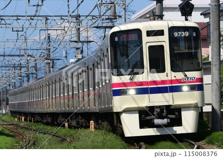 富士山背景に走る京王9000系9739F 115008376