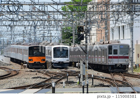 副都心線直通電車の並び東武50070形　東急5050系4000番台　9000系 115008381
