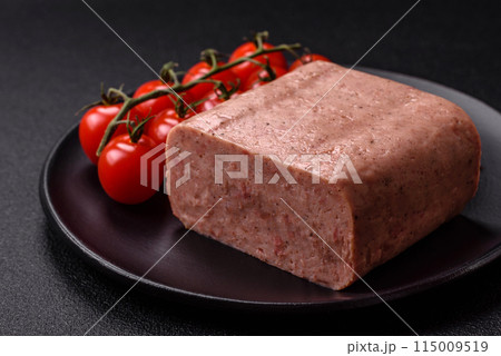Delicious canned pink ham with salt, spices and herbs 115009519