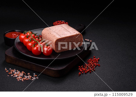Delicious canned pink ham with salt, spices and herbs 115009529