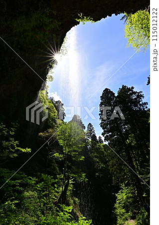 新緑の壇鏡の滝 新緑の壇鏡の滝 115012122