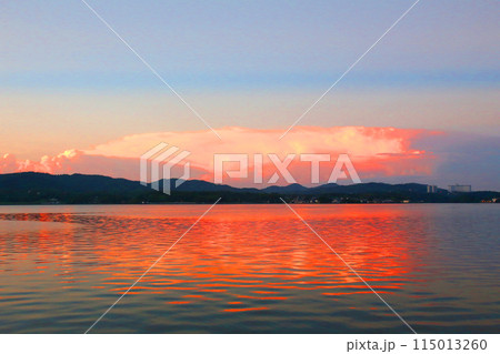 伊勢夕陽 夕陽 伊勢湾夕陽 英虞湾夕陽 大王町 三重県 伊勢 太平洋 夕暮れ 夕焼け 伊勢夕焼け 伊勢夕陽 夕陽 伊勢湾夕陽 英虞湾夕陽 大王町 三重県 伊勢 太平洋 夕暮れ 夕焼け 伊勢夕焼け 115013260