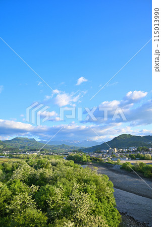 利根川と谷川連峰 谷川岳 大峰山 月夜野大橋からの園風景 利根川と谷川連峰 谷川岳 大峰山 月夜野大橋からの園風景 115013990