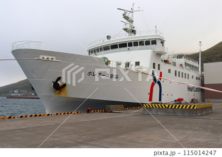 礼文島 香深港に接岸中のハートランドフェリー（ボレアース宗谷） 115014247