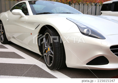 スーパーカー　フェラーリ　高級車　パールホワイト　白色　スポーツカー　宝塚　宝塚歌劇駐車場　 115015147