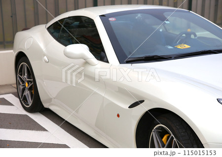 スーパーカー　フェラーリ　高級車　パールホワイト　白色　スポーツカー　宝塚　宝塚歌劇駐車場　 115015153