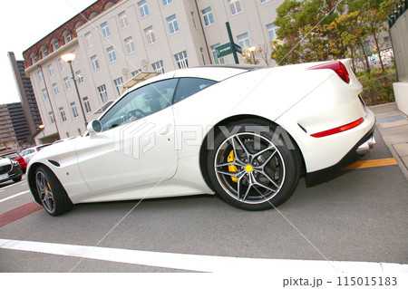 スーパーカー　フェラーリ　高級車　パールホワイト　白色　スポーツカー　宝塚　宝塚歌劇駐車場　 115015183