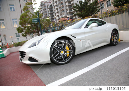 スーパーカー　フェラーリ　高級車　パールホワイト　白色　スポーツカー　宝塚　宝塚歌劇駐車場　 115015195