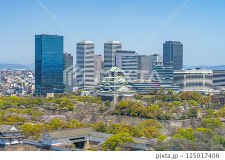 【都市風景】春の大阪城公園とOBPのビル群【大阪城天守閣】 【都市風景】春の大阪城公園とOBPのビル群【大阪城天守閣】 115017406