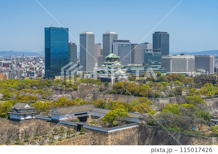【都市風景】春の大阪城公園とOBPのビル群【大阪城天守閣】 【都市風景】春の大阪城公園とOBPのビル群【大阪城天守閣】 115017426