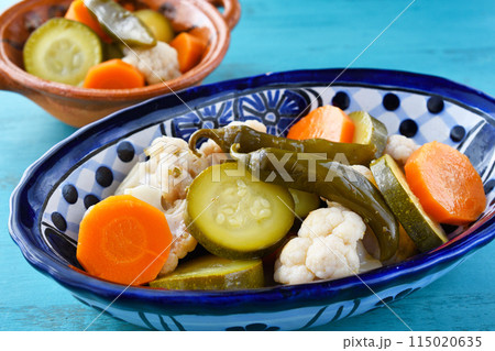 野菜のエスカベーチェ（メキシコ料理）Verduras en escabeche 115020635