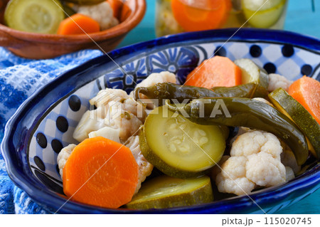 野菜のエスカベーチェ(メキシコ料理)Verduras en escabeche 野菜のエスカベーチェ(メキシコ料理)Verduras en escabeche 115020745