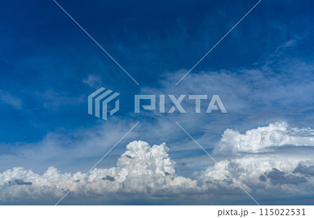 青い空と入道雲 115022531