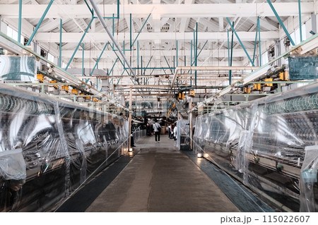 富岡製糸場の工場風景 115022607