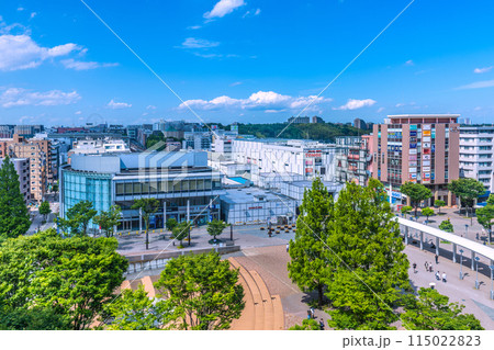 日本の横浜都市景観 5月。新緑を迎えた地下鉄　センター南駅などを望む＝29日 115022823