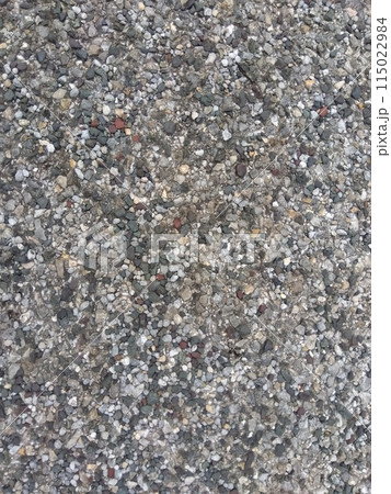 古い月極駐車場の地面	 115022984