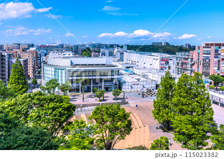 日本の横浜都市景観 5月。新緑を迎えた地下鉄　センター南駅などを望む。左奥にセンター北駅＝29日 115023382