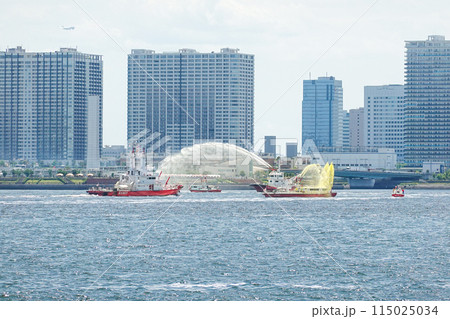 5年振りに開催された消防ページェント（東京湾） 115025034
